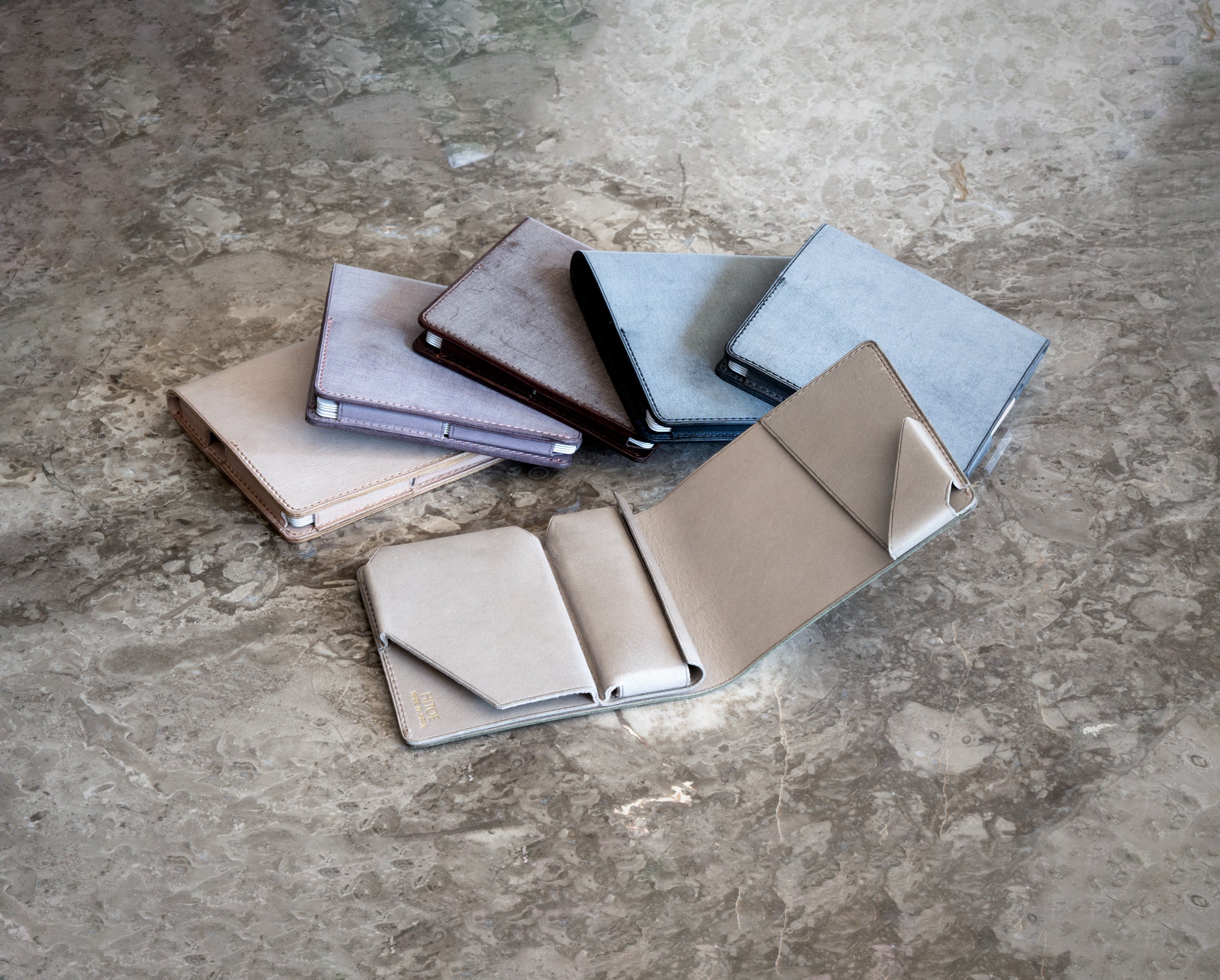 Hitoe® Fold Aria と Less の入荷時期