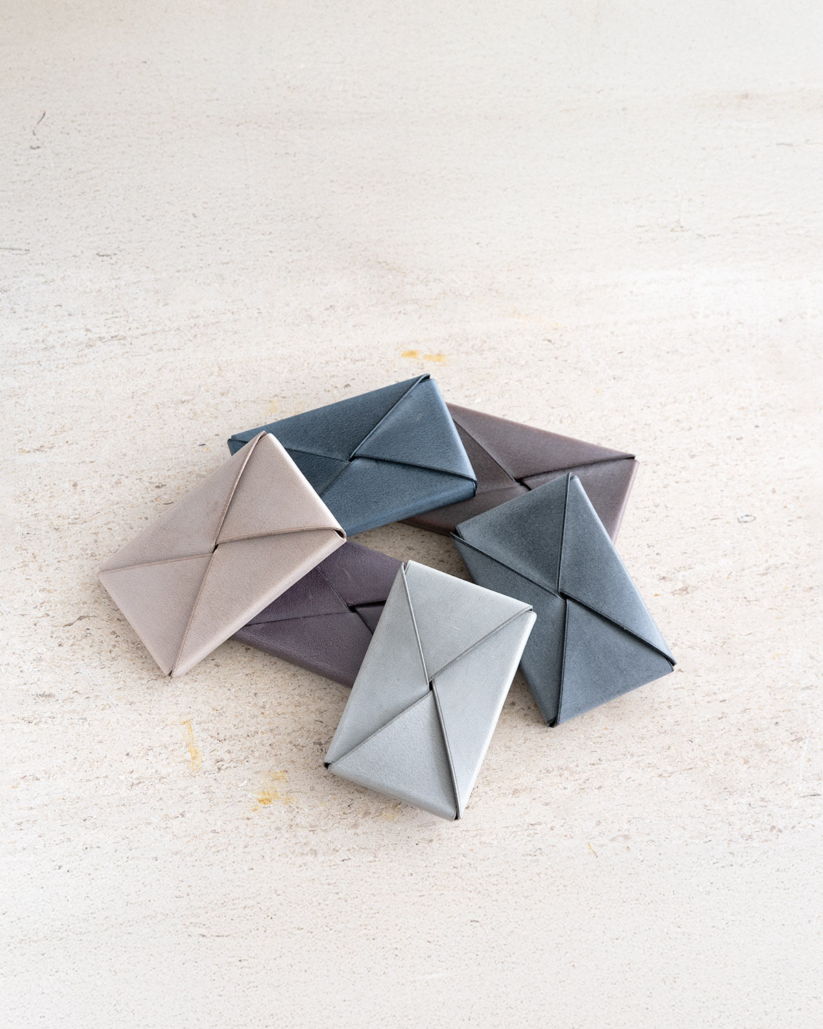 小さい名刺入れ Tsutsumu® Name Card Aria - Foschia - | 霧を纏うワックスレザー