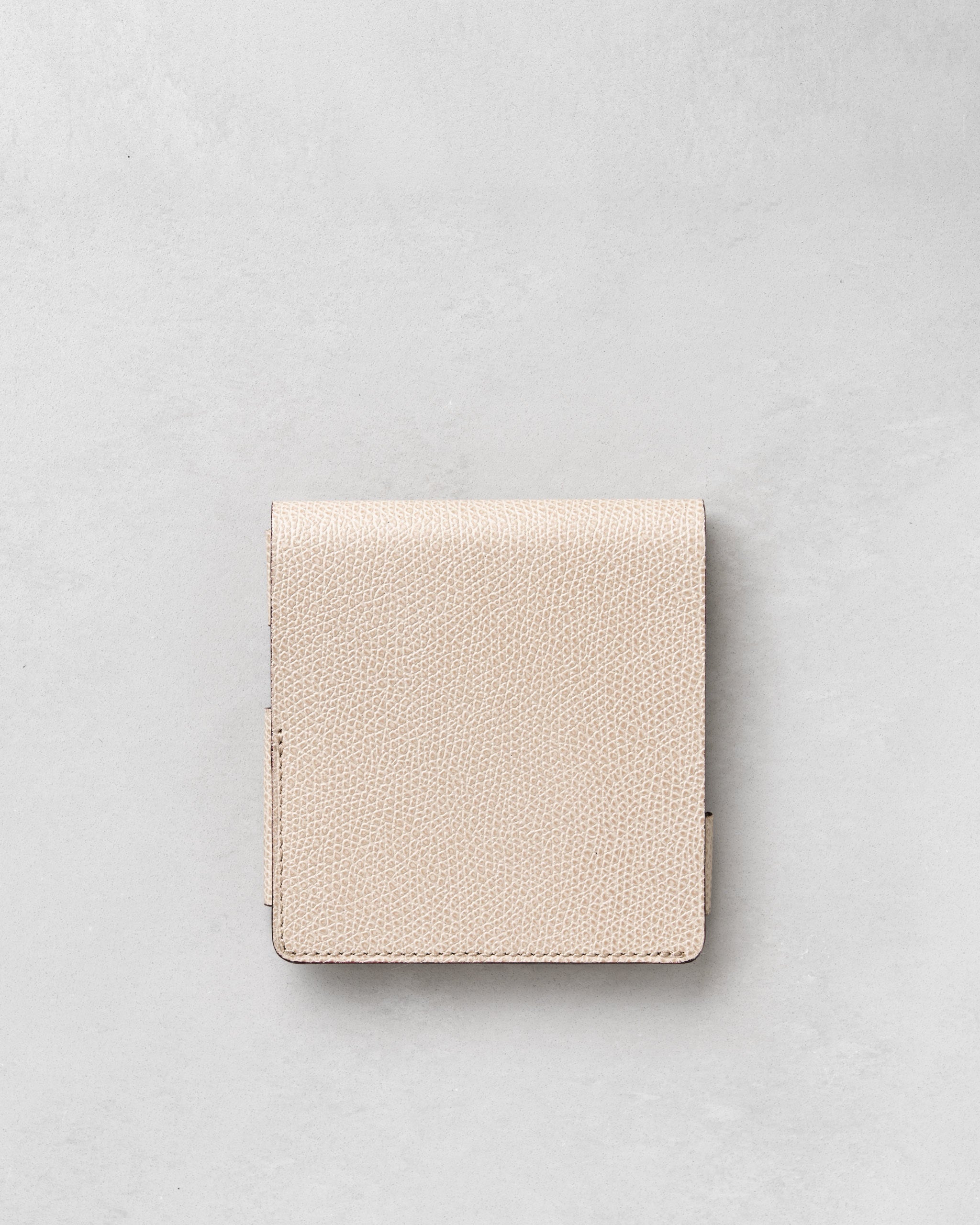 空気のような軽やかさ Hitoe® Fold Aria - Etretat - | エトルタ海岸を