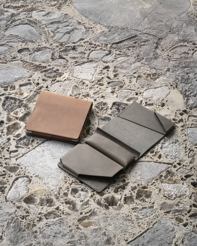 小さくて薄いミニ財布 |Hitoe® Fold - Antico -| 時を刻むプルアップレザー