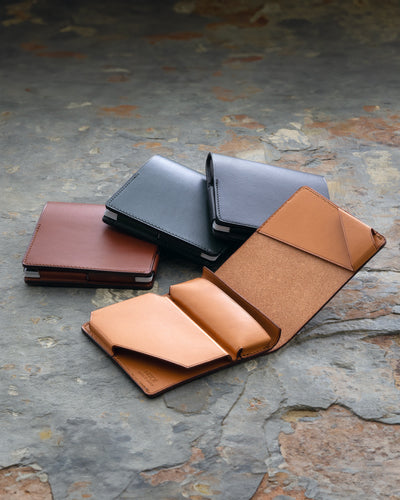 小さくて薄いミニ財布 |Hitoe® Fold - Liscio -| 色艶深まるスムースレザー