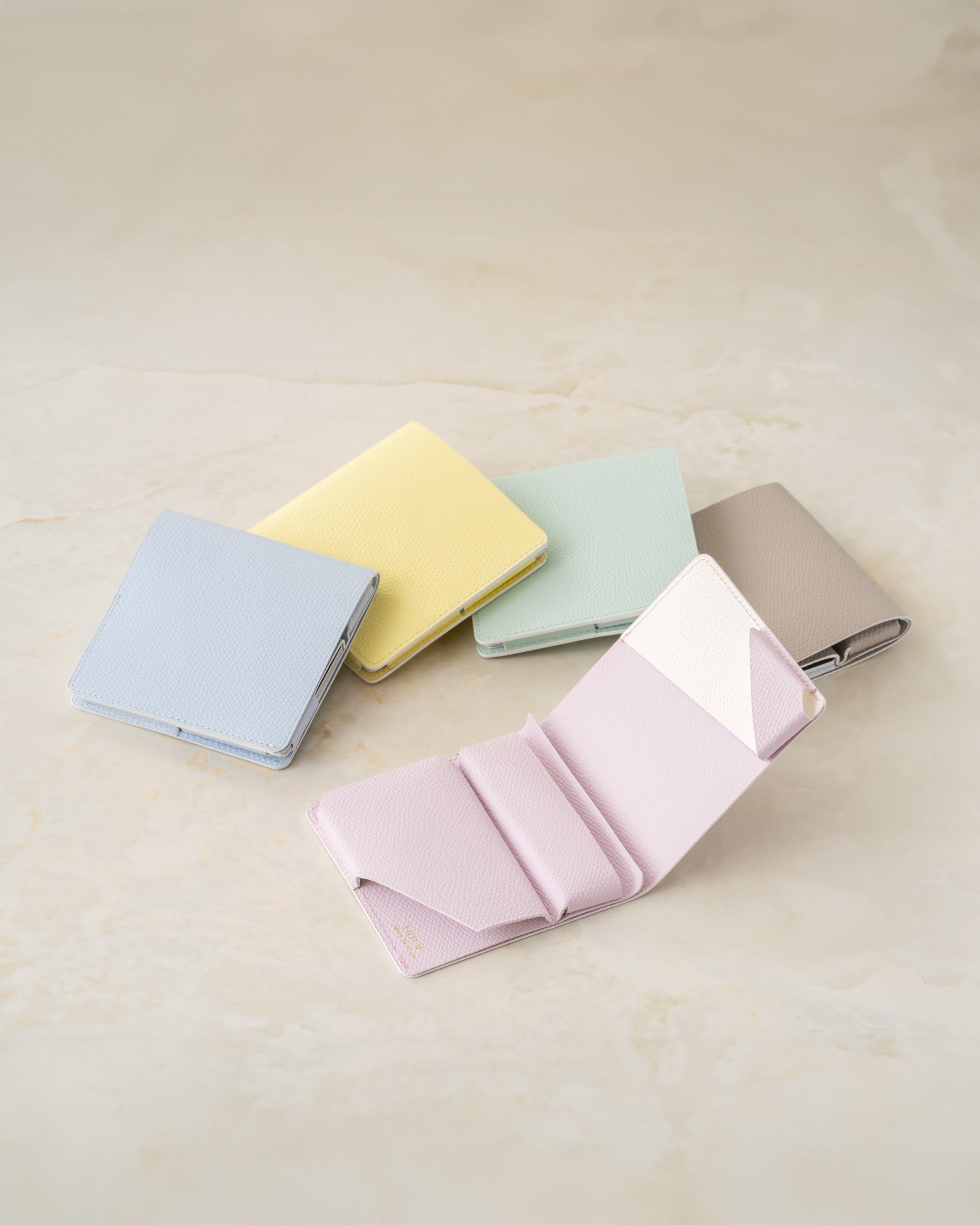 SYRINX HITOE 二つ折り財布　fold aria 空気のように軽いミニ財布 Hitoe® Fold Aria - Foschia - | 霧を