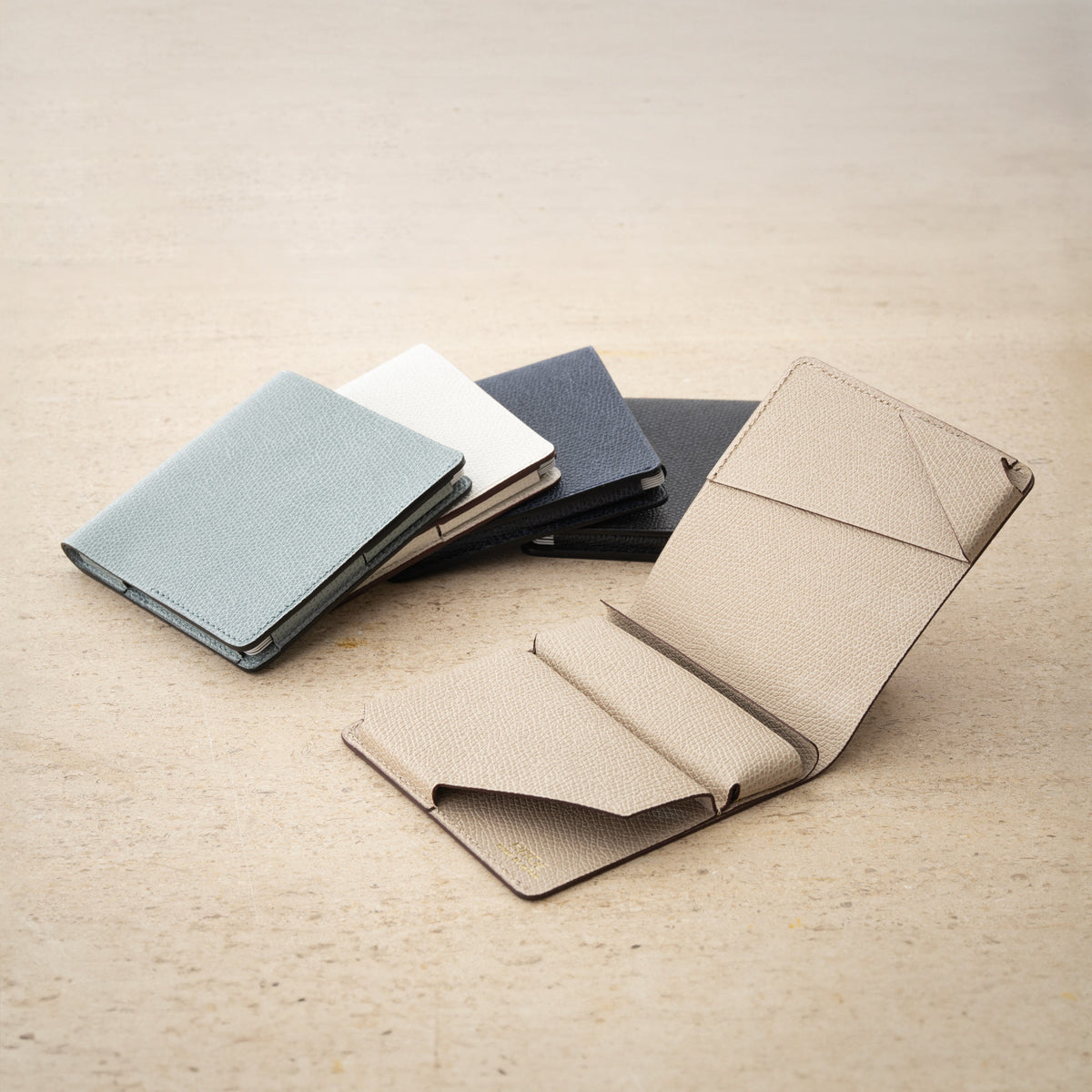 空気のような軽やかさ Hitoe® Fold Aria - Etretat - | エトルタ海岸を 