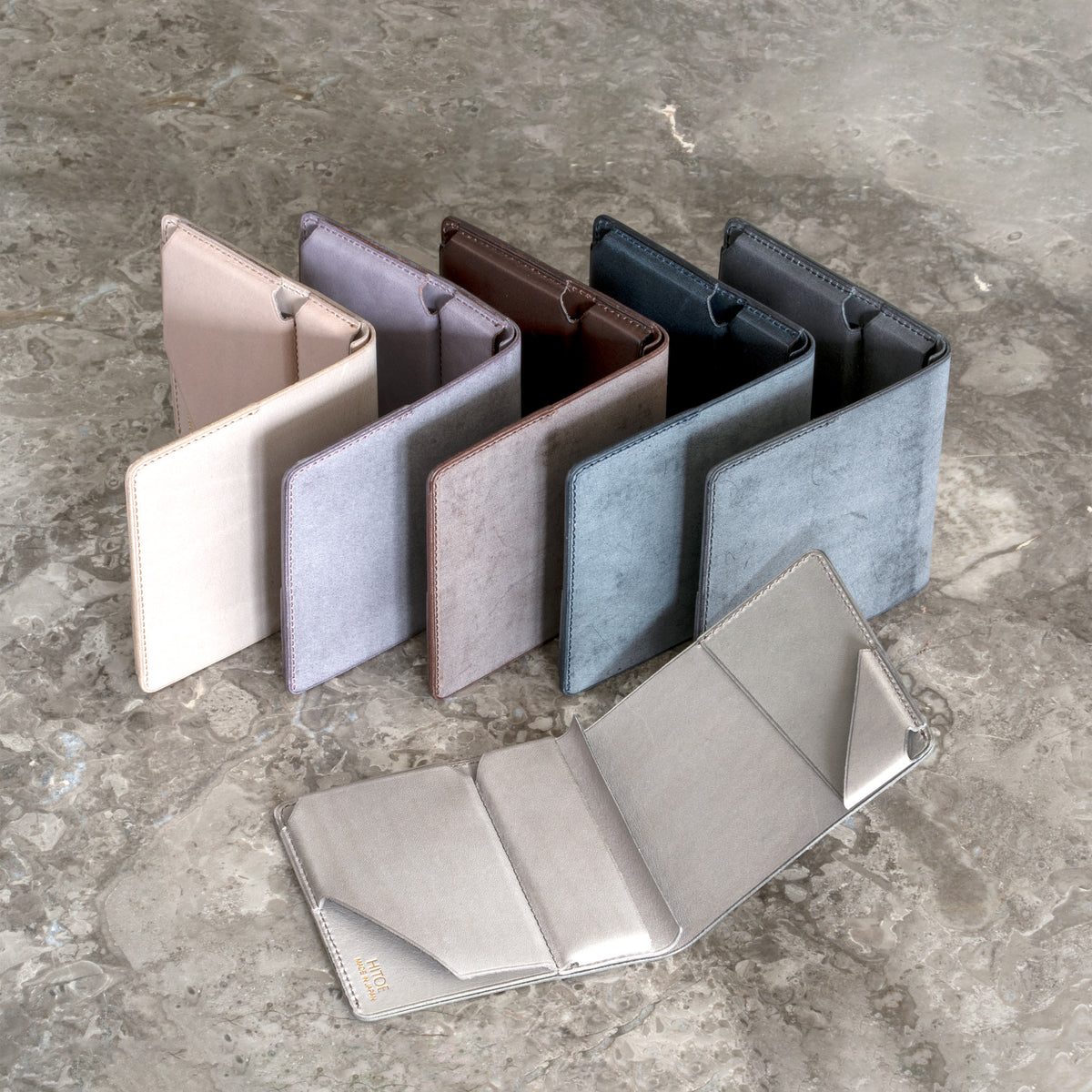 ミニマリズムの極致 Hitoe® Fold Less - Foschia - | 霧を纏うワックス 