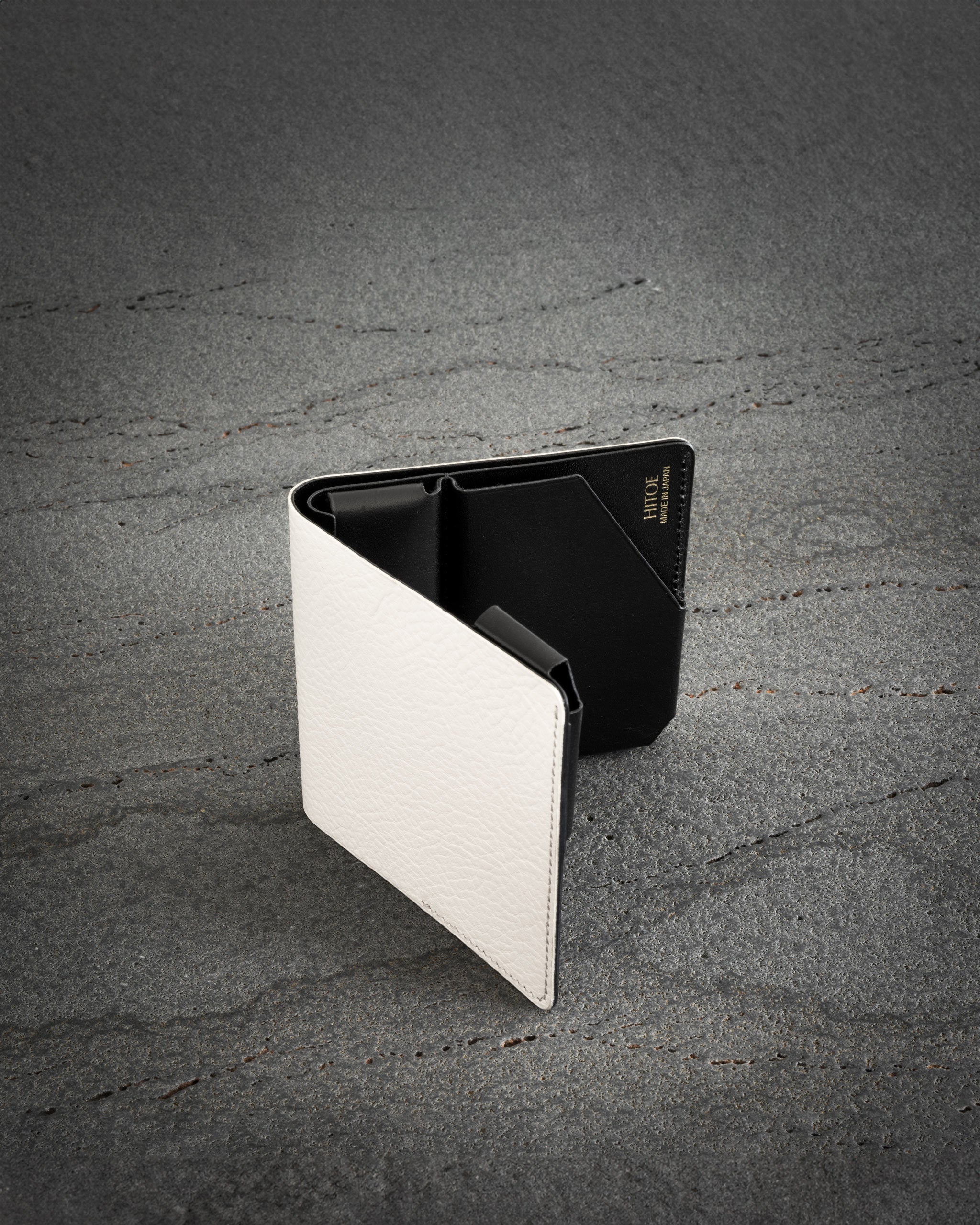 空気のように軽いミニ財布 Hitoe® Fold Aria - Monocromo - | 洗練の