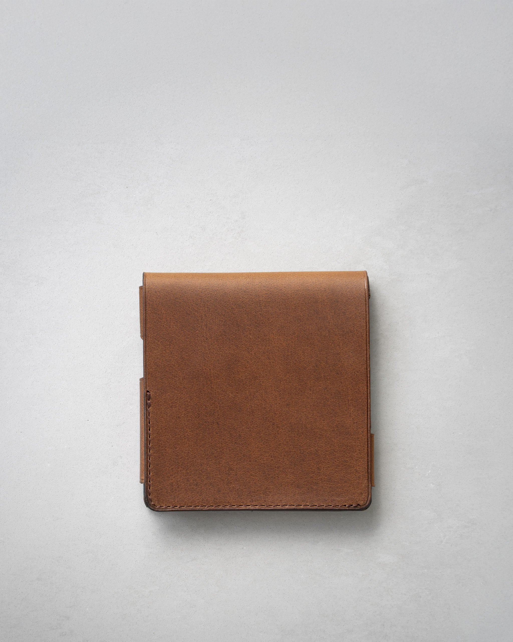 SYRINX Hitoe Fold 財布 キャメル Slim Bifold Wallet Hitoe® Fold - Liscio| Vacchetta leather with a