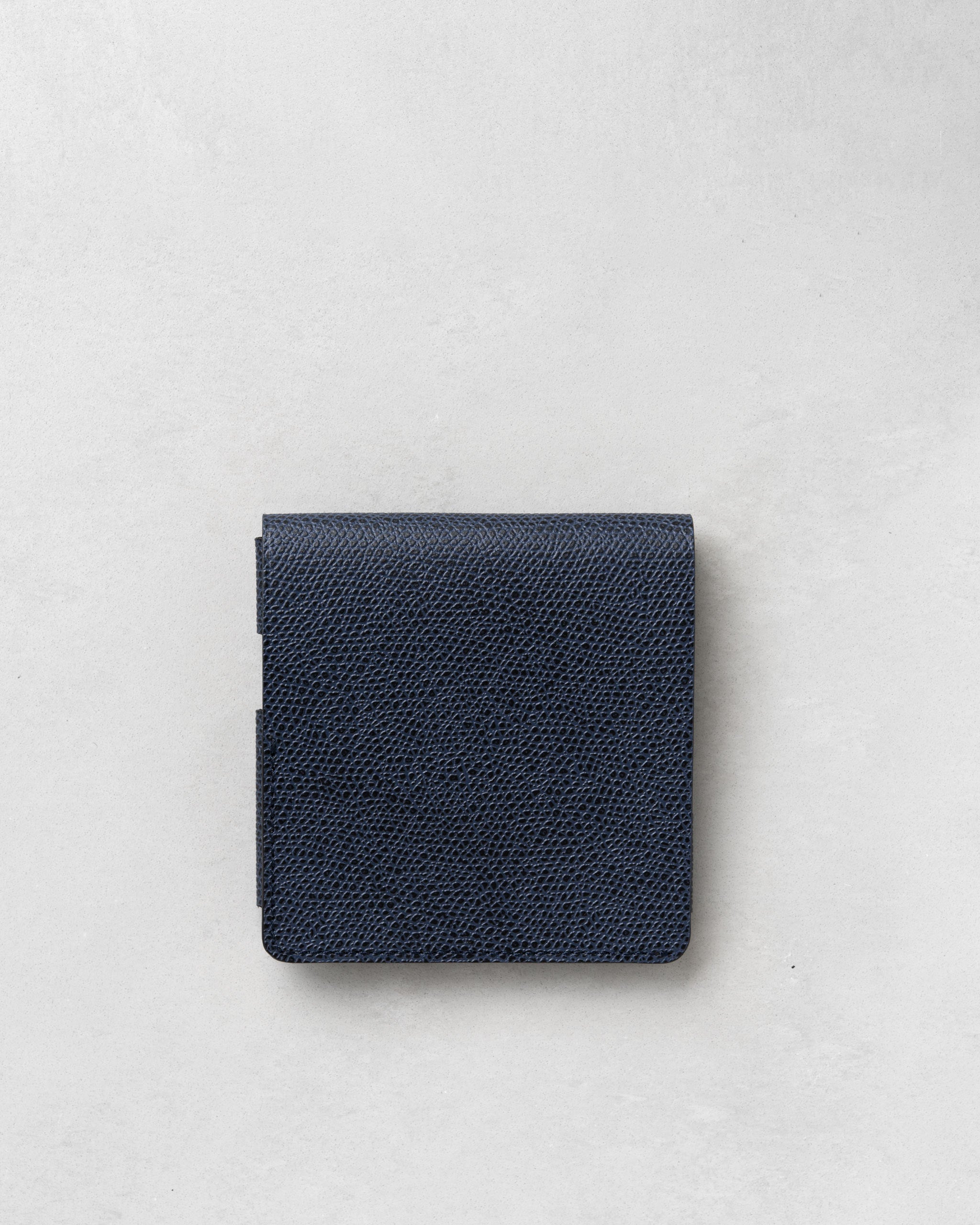 ミニマリズムの極致 Hitoe® Fold Less - Etretat - | エトルタ海岸を