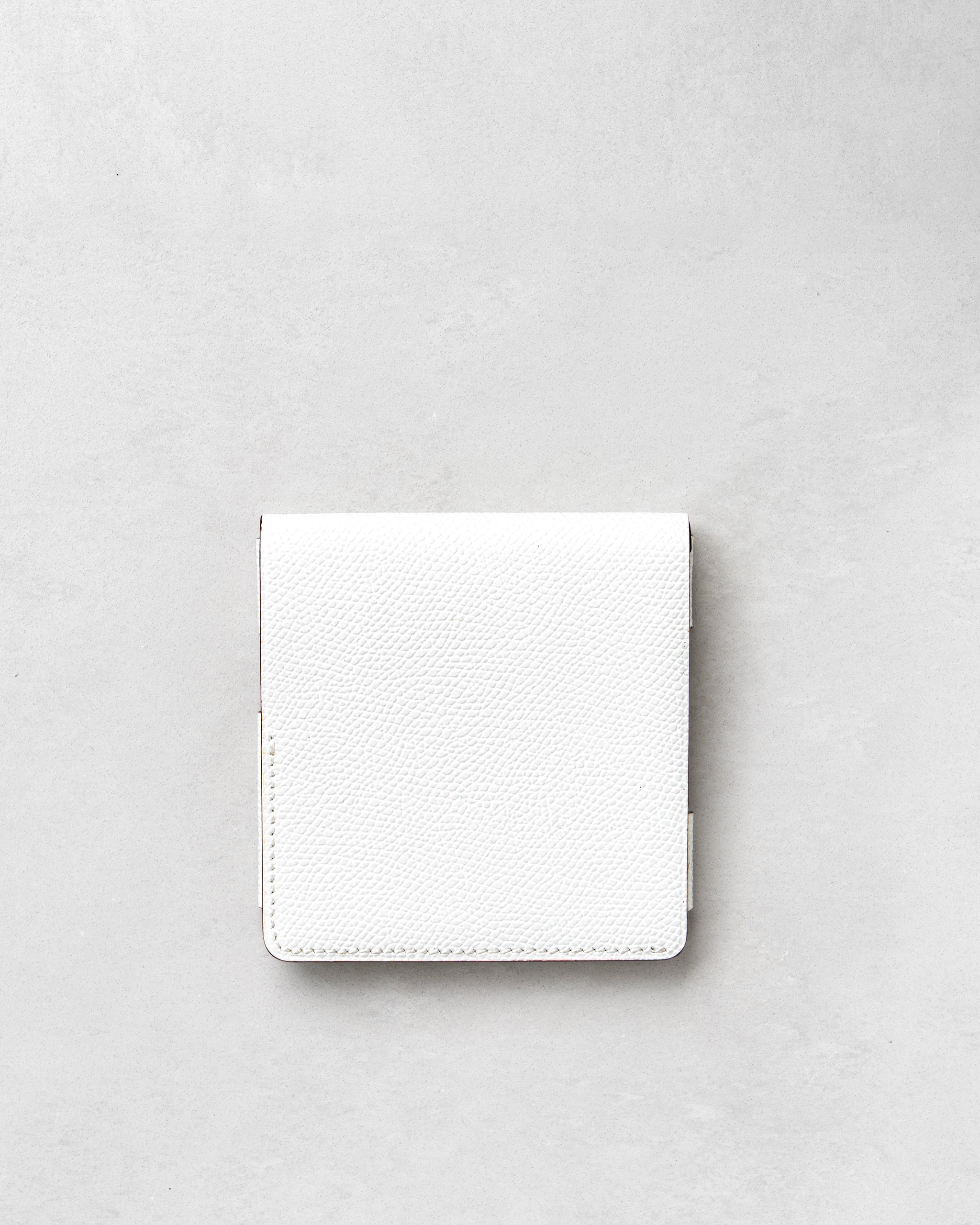 ミニマリズムの極致 Hitoe® Fold Less - Etretat - | エトルタ海岸を