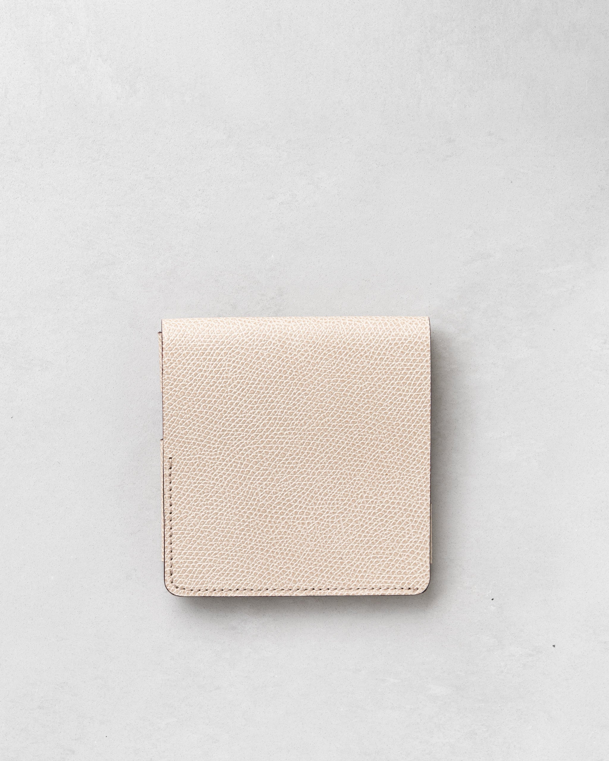 ミニマリズムの極致 Hitoe® Fold Less - Etretat - | エトルタ海岸を