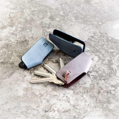 Leather key case that fits in the palm of your hand |Musubu® Key Case - Foschia - Foschia| Waxed leather wrapped in mist